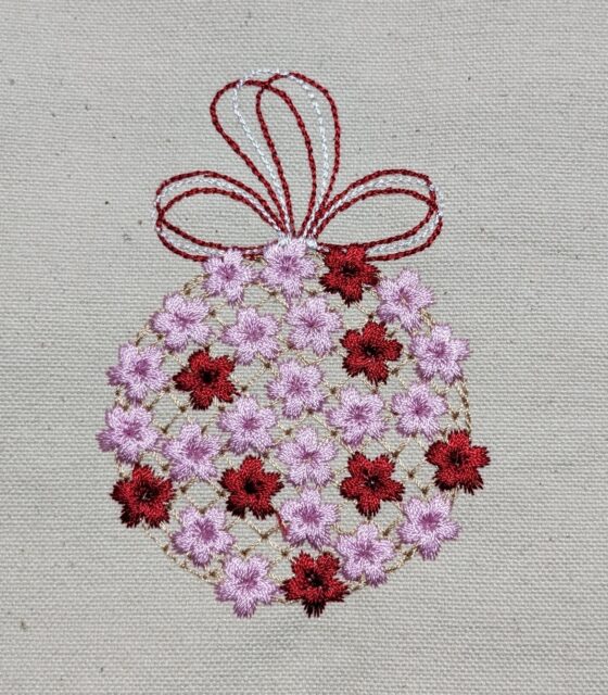 『日本の伝統刺繍CD』の花毬の刺繍試し縫い